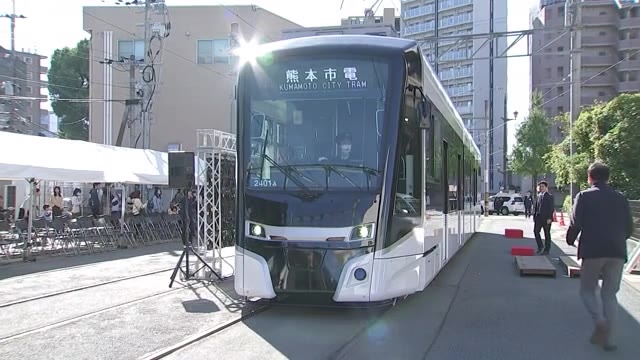 熊本市電の新型車両　出発式